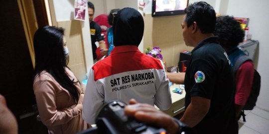 Razia indekos di Solo, polisi temukan pipet dan kondom