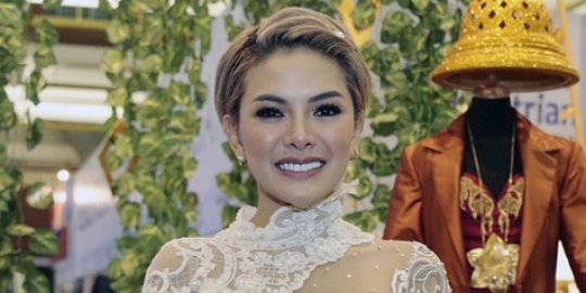 Nikita Mirzani akui nyaman dengan Dipo Latief meski usia 