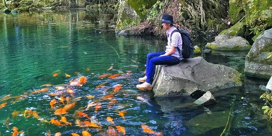 Telaga biru Cicerem, danau jernih yang bikin adem di Kuningan