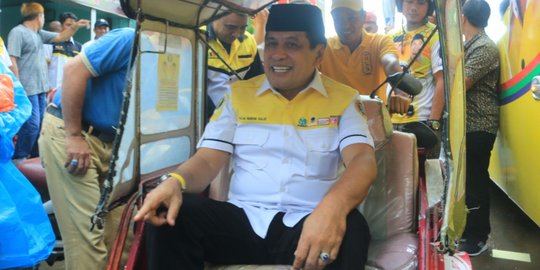 Meski hujan, Nurdin Halid tetap blusukan ke Pasar Pangkajene