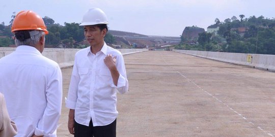 Presiden Jokowi serahkan besaran penurunan tarif tol ke Sri Mulyani