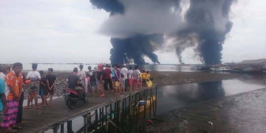 Ini jawaban Pertamina soal kapal bermuatan solar terbakar di Balikpapan