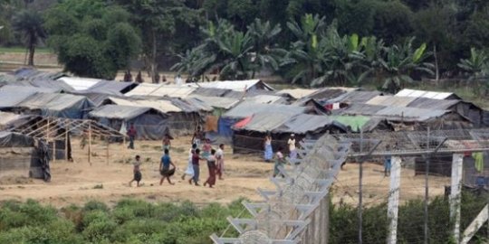 Perahu berpenumpang pengungsi Rohingya terdampar di pulau turis Thailand