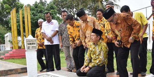 Ziarah ke makam Kiai Zainal Mustafa, Dedi Mulyadi dapat ilham bangun diorama