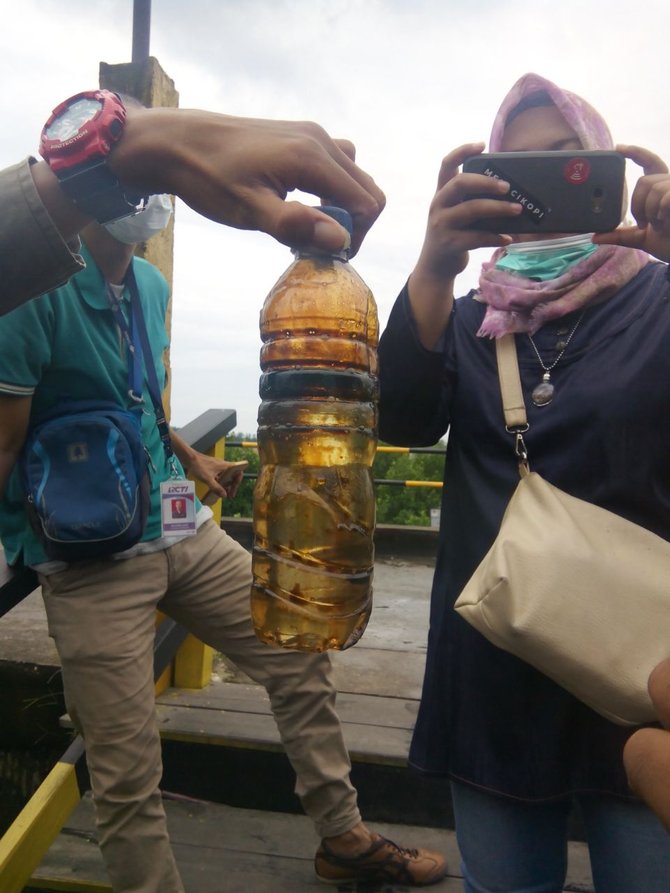 air laut tercemar minyak di balikpapan