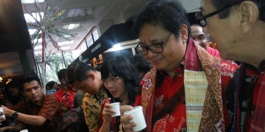 Ketika Menteri Airlangga seruput kopi Toraja racikan mantan napi