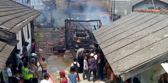 Rumah dan mobil milik Heru hangus gara-gara pembakaran sampah