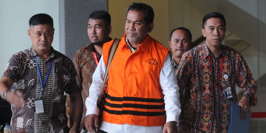 Bupati nonaktif Hulu Sungai Tengah klaim mobil mewah miliknya bukan hasil korupsi