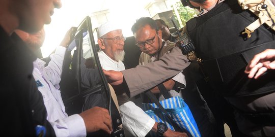 Saksi sebut terdakwa bom Thamrin pengaruhi Ba'asyir untuk berbaiat ke ISIS