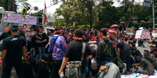 Pedagang SIM card demo, Komisi I DPR diminta desak Kominfo tinjau Permen 21