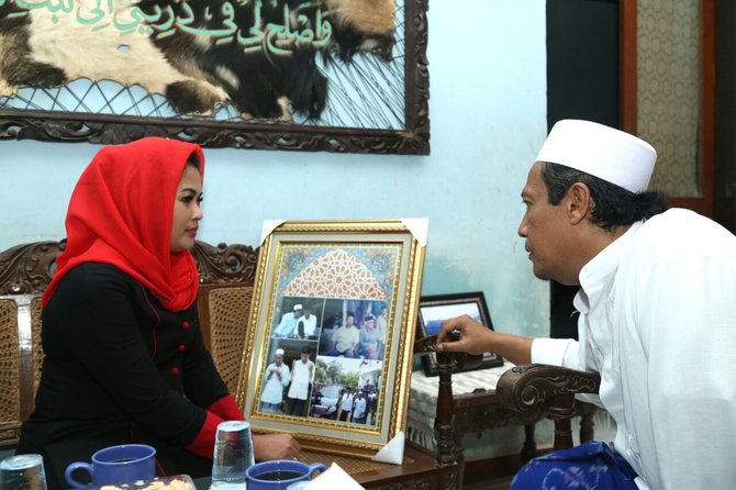 puti guntur kunjungi ponpes tremas pacitan