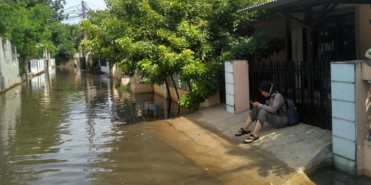 Perumahan dosen IKIP Bekasi terendam banjir setinggi setengah meter