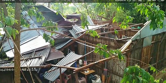 Dihantam puting beliung, ratusan rumah di Sumsel rusak