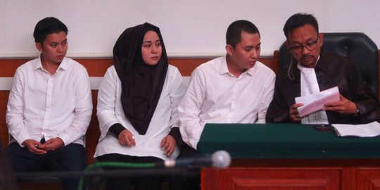 Saat pacaran, Esti dibelikan apartemen sampai perhiasan dari adik Anniesa Hasibuan