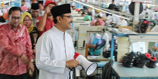 Mampir ke eksportir sepatu di Madiun, Gus Ipul komitmen jaga industri padat karya