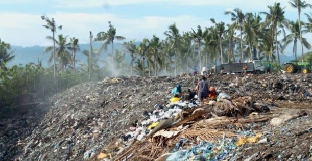 sampah menggunung di pulau boracay filipina