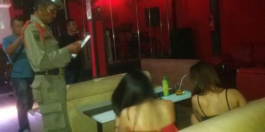 25 Wanita tak ber-KTP diamankan dari tempat hiburan malam di Padang