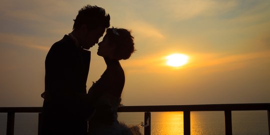 7 Manfaat sehat mencium istri setiap hari, selain bahagiakan perasaan