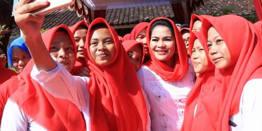 Sapa relawan perempuan Magetan, Puti : Ayo bareng Gus Ipul - Puti makmurkan Jatim
