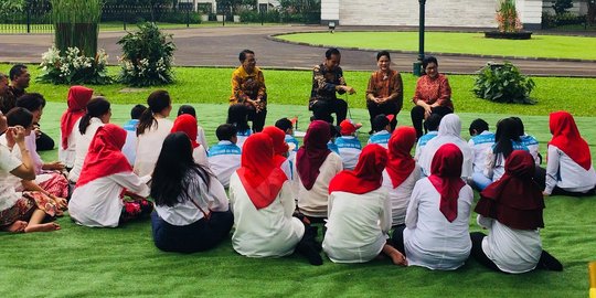 Presiden Jokowi terima Yayasan Kanker Anak Indonesia di Istana Bogor