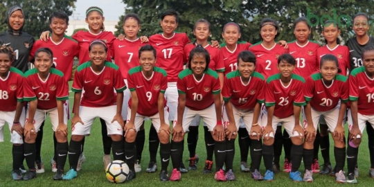 Menang atas tim legenda, Timnas Wanita Indonesia dinilai belum main cantik merdeka.com Menang atas tim legenda, Timnas Wanita Indonesia dinilai belum main cantik merdeka.com