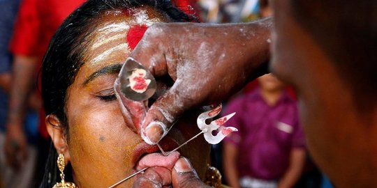 piercings hindu thaipusam rev1