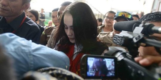 Jennifer Dunn tetap tampil cantik saat hadiri sidang perdana