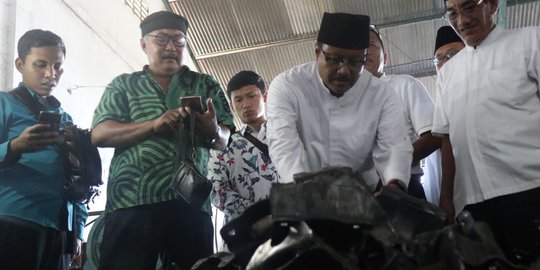 Gus Ipul dorong pengrajin logam wujudkan swasembada cangkul di Jatim
