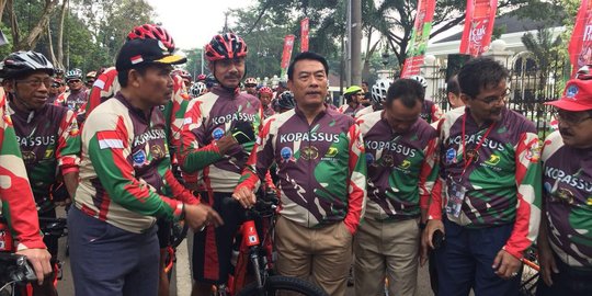 Moeldoko buka acara  tour sepeda  Jakarta Bandung  di  markas 