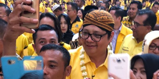 Luhut bertemu Prabowo, Ketum Golkar bilang 'lobi jalan terus silakan'