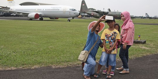 Aksi aerobatik sampai pesta rakyat meriahkan HUT TNI AU ke-72 di Halim