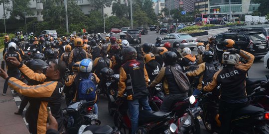 Konvoi perpisahan Uber di Bundaran HI