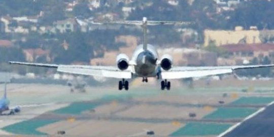 Alami kegagalan mesin, pesawat Rusia mendarat darurat di Bandara Indira Gandhi India