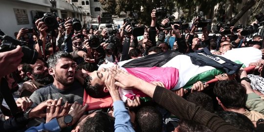 Ratusan orang hadiri pemakaman jurnalis Palestina yang ditembak di Gaza