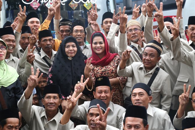 puti guntur ziarah ke makam bung karno