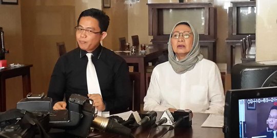 Ratna Sarumpaet: Jangan dianggap telepon gubernur perbuatan hina!