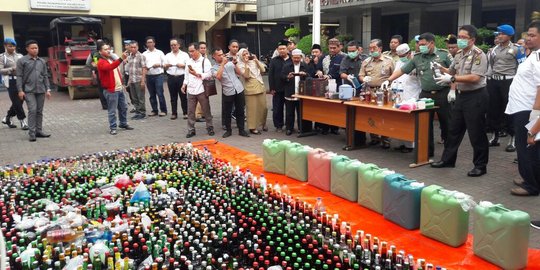 Dalam 3 bulan, polisi sita 2.109 botol miras oplosan tak berizin di Jakarta Pusat