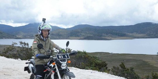 medan pembangunan trans papua dengan motor trail rev1