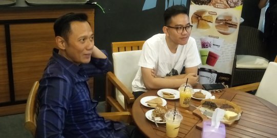 Keakraban AHY dan Gibran menyantap Markobar delapan rasa