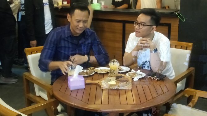 keakraban ahy dan gibran makan markobar