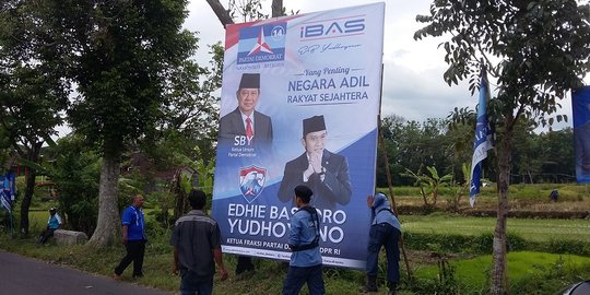 Bawaslu DIY kritisi spanduk dan baliho Demokrat di acara panen padi SBY