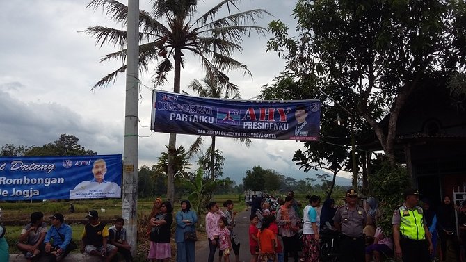 spanduk demokrat di acara panen raya sby