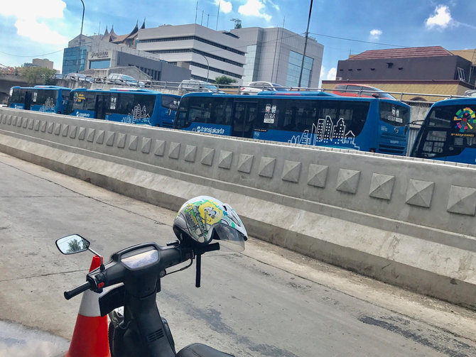 transjakarta kena macet underpass matraman