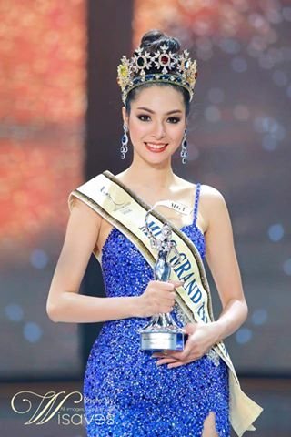 faye malisorn saat memenangkan miss grand thailand 2016