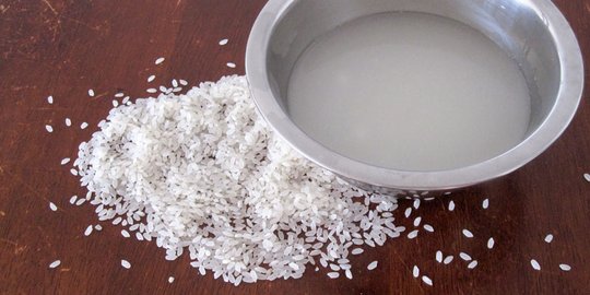 Kamu harus tahu! ini manfaat tersembunyi air cucian beras