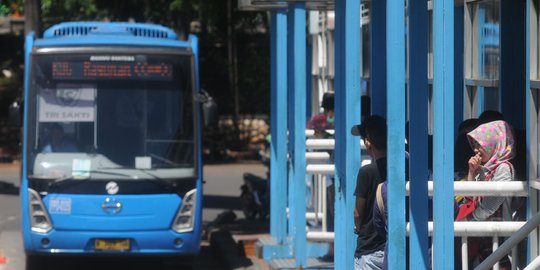 Mulai hari ini, Transjakarta Koridor 13 beroperasi hingga pukul 22.00 WIB