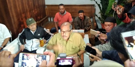 Bupati Abu Bakar dikawal 5 orang usai jalani pengobatan di RS Borromeus