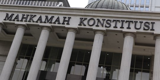 Dalam sidang, dua Hakim MK tanya alasan Jokowi enggan teken UU MD3