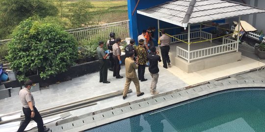 Menengok rumah mewah pengoplos miras di Bandung, simpan bahan baku di bunker