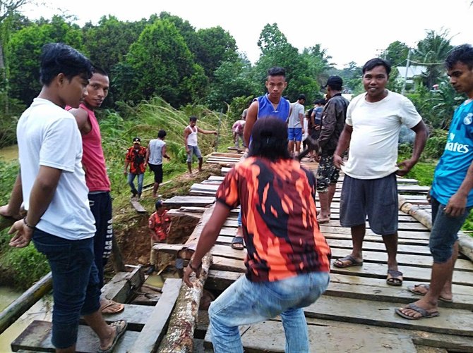 banjir rendam ratusan rumah warga indragiri hulu